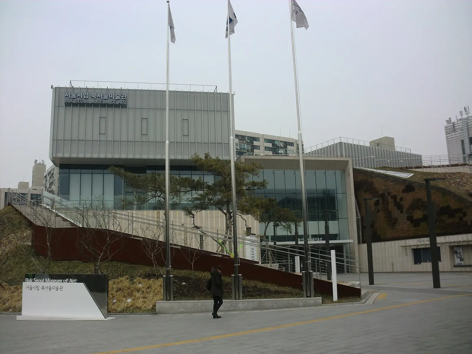 Exterior of the Buk-Seoul Museum of Art with flagpoles in front
